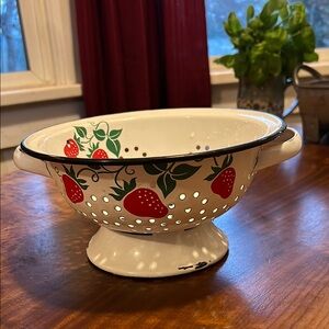 1980s teleflora colander